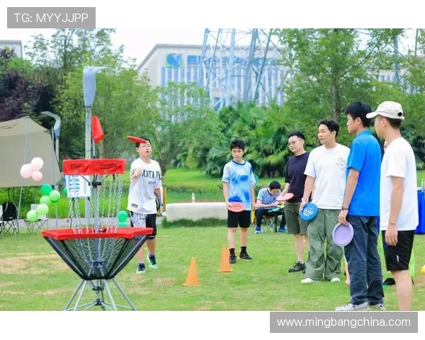 重庆飞盘队在世界滑板锦标赛中以98分稳居积分榜首位