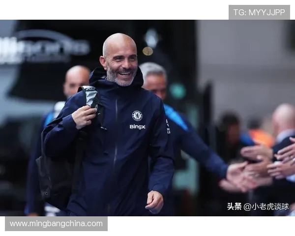 马丁内斯的传奇旅程：从足球新星到世界顶级教练的蜕变与成就