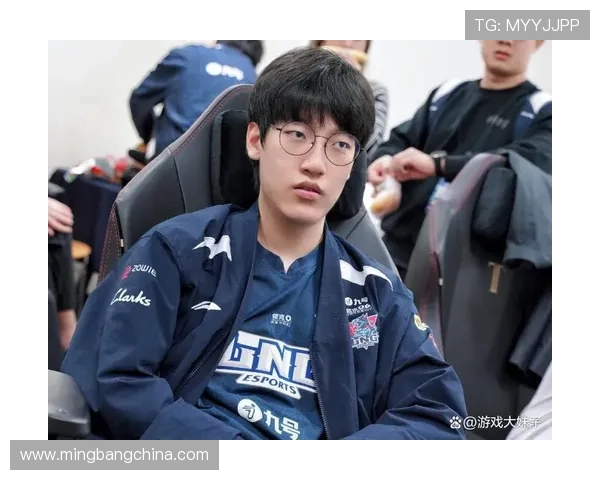 LNG心理素质引发热议球迷对战队表现的不同看法与期待 LNG心理素质引发热议球迷对战队表现的不同看法与期待