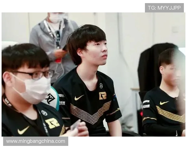 V5战队在世界大师赛积分榜中以67分稳居第一位置,领先其他队伍 V5战队在世界大师赛积分榜中以67分稳居第一位置,领先其他队伍