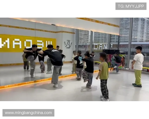 南京街舞队运营体系探秘：街舞战术与团队协作的完美结合